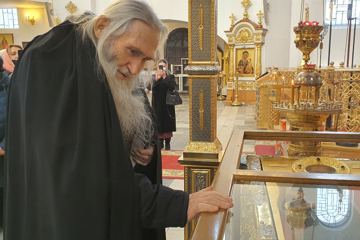 Илий ноздрин чудеса батюшки. Духовник Патриарха Схиархимандрит Илий. Отец Илий Ноздрин. Оптина пустынь Илий Ноздрин. Старец Илия духовник Патриарха Кирилла.