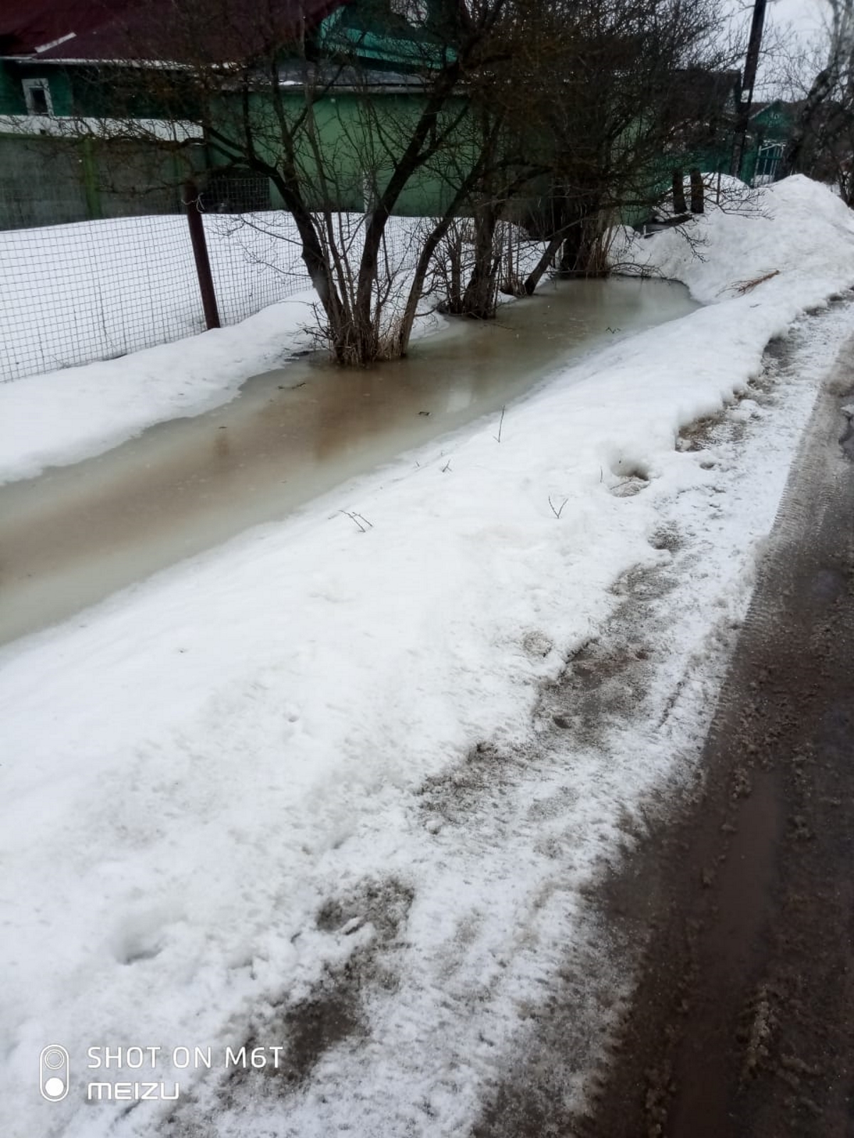 В Твери жители частного сектора утопают в талой воде | Твериград