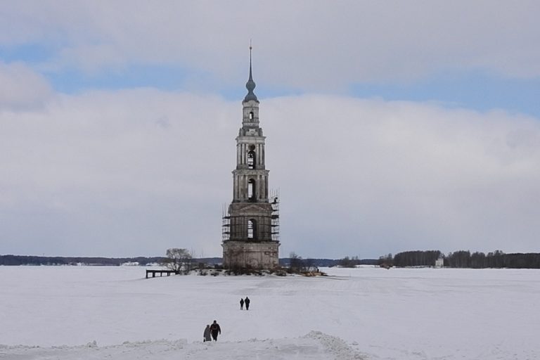 Затопленная колокольня в калязине фото