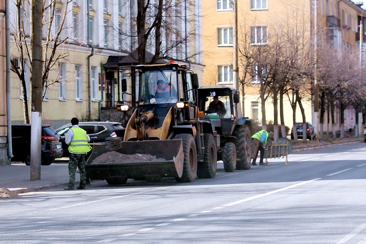 С улиц Твери убрали более тысячи кубометров смёта и 32 тонны мусора |  Твериград