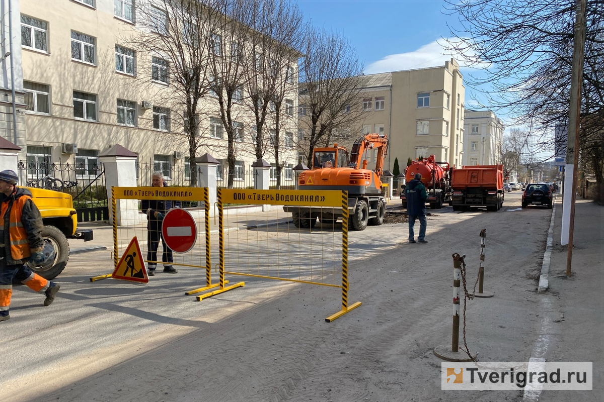 В Твери из-за аварии на водоводе возле ТвГУ перекрыли движение | Твериград