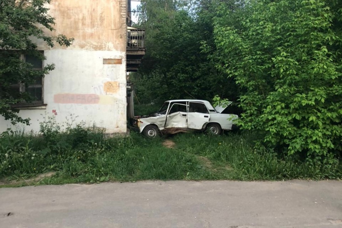 Два водителя пострадали в автоаварии на улице Склизкова в Твери | Твериград