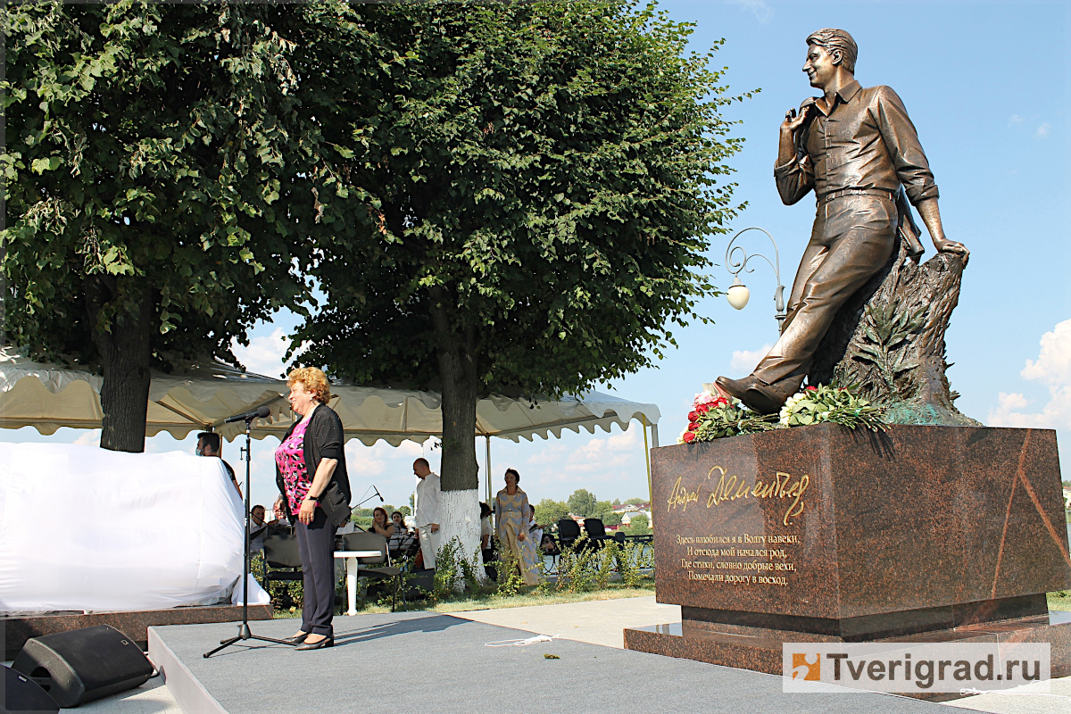 Памятник дементьеву в твери фото