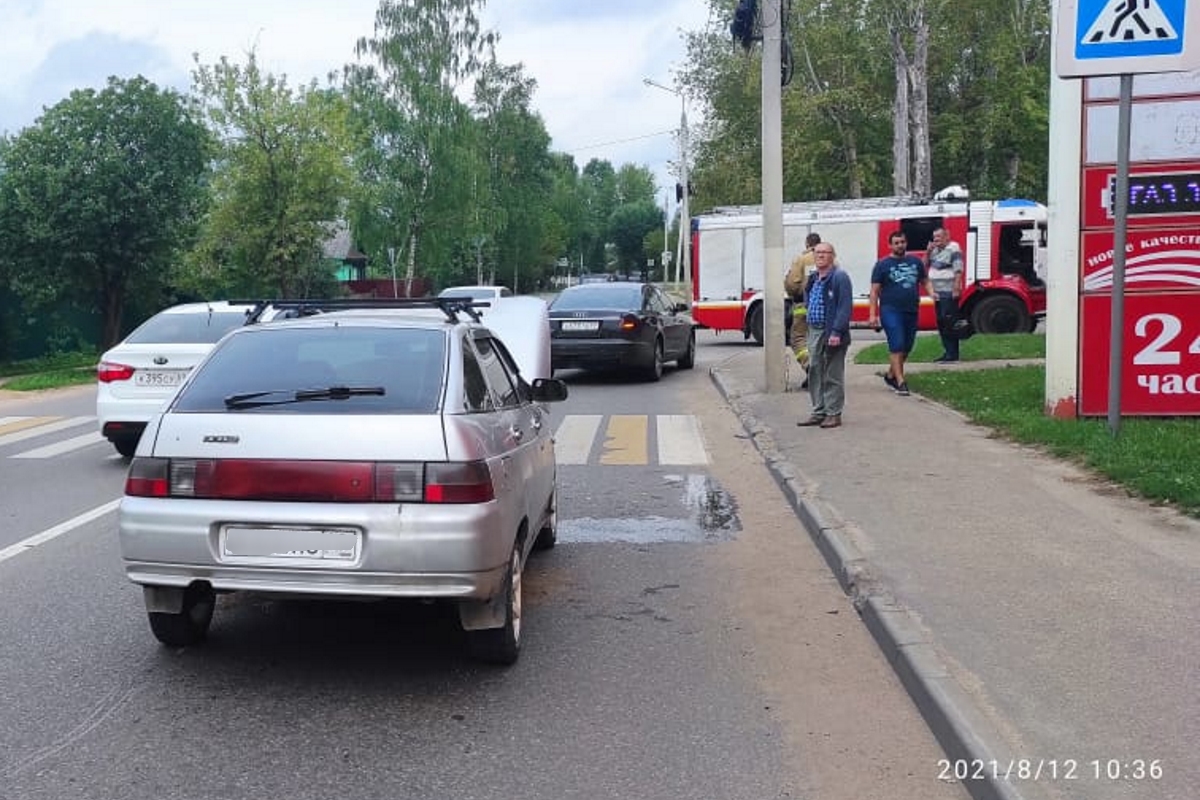 В Твери Audi после аварии отбросило на 75-летнюю пенсионерку | Твериград