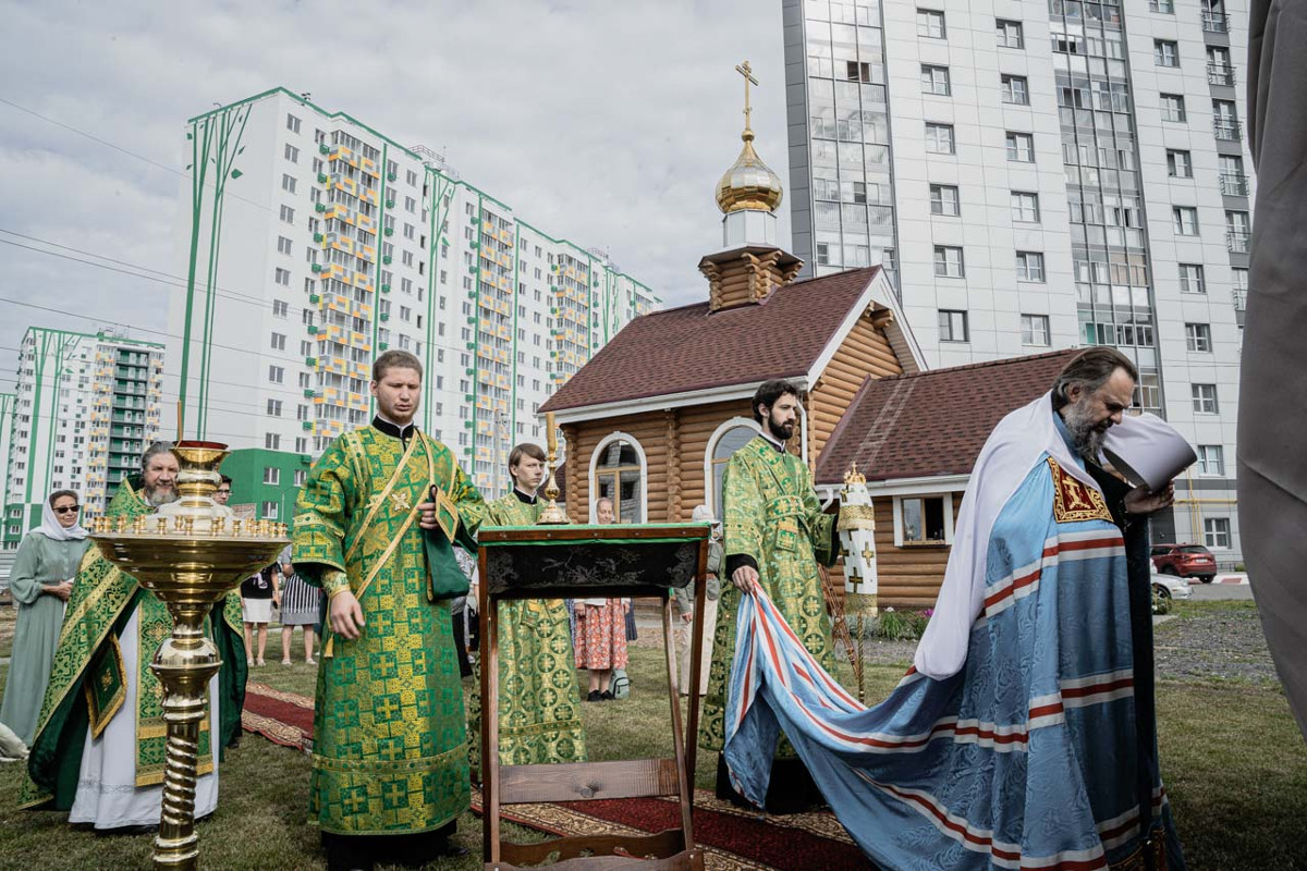 Храм георгия победоносца богослужение. Храм Георгия Победоносца в Твери в Мамулино. Храм в Мамулино в Твери. Мамулино Тверь фото храм Георгия Победоносца. Церковь преподобного Серафима Саровского Серпухов.