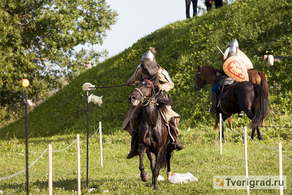 реконструкция конного похода Александра Невского в Торжке (23)