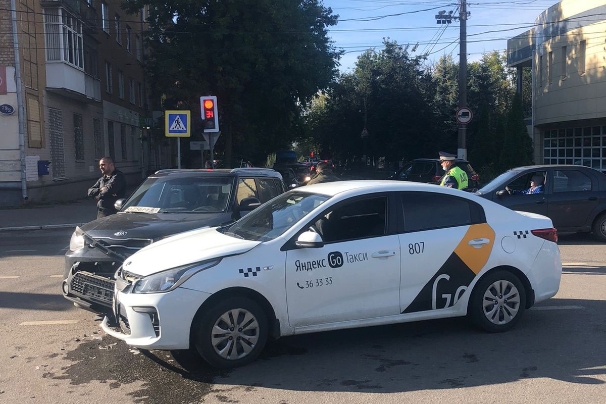 В Твери устанавливают причины ДТП, в котором пострадал один из водителей |  Твериград