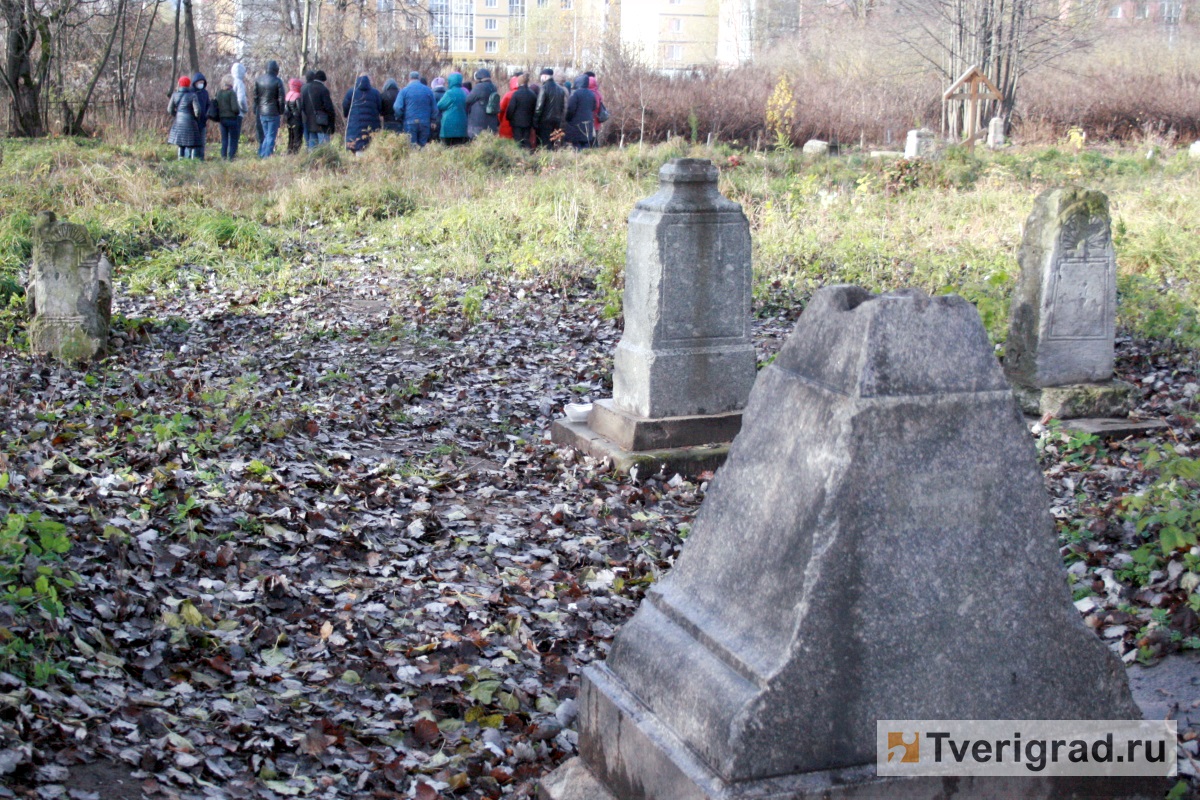 Тверская Волынь: о чём молчат надгробия старинного некрополя - Тверь.Сегодня  - Новости Твери и Тверской области