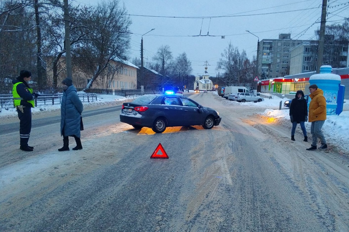 В Твери на пешеходном переходе автомобиль сбил 14-летнего мальчика |  Твериград