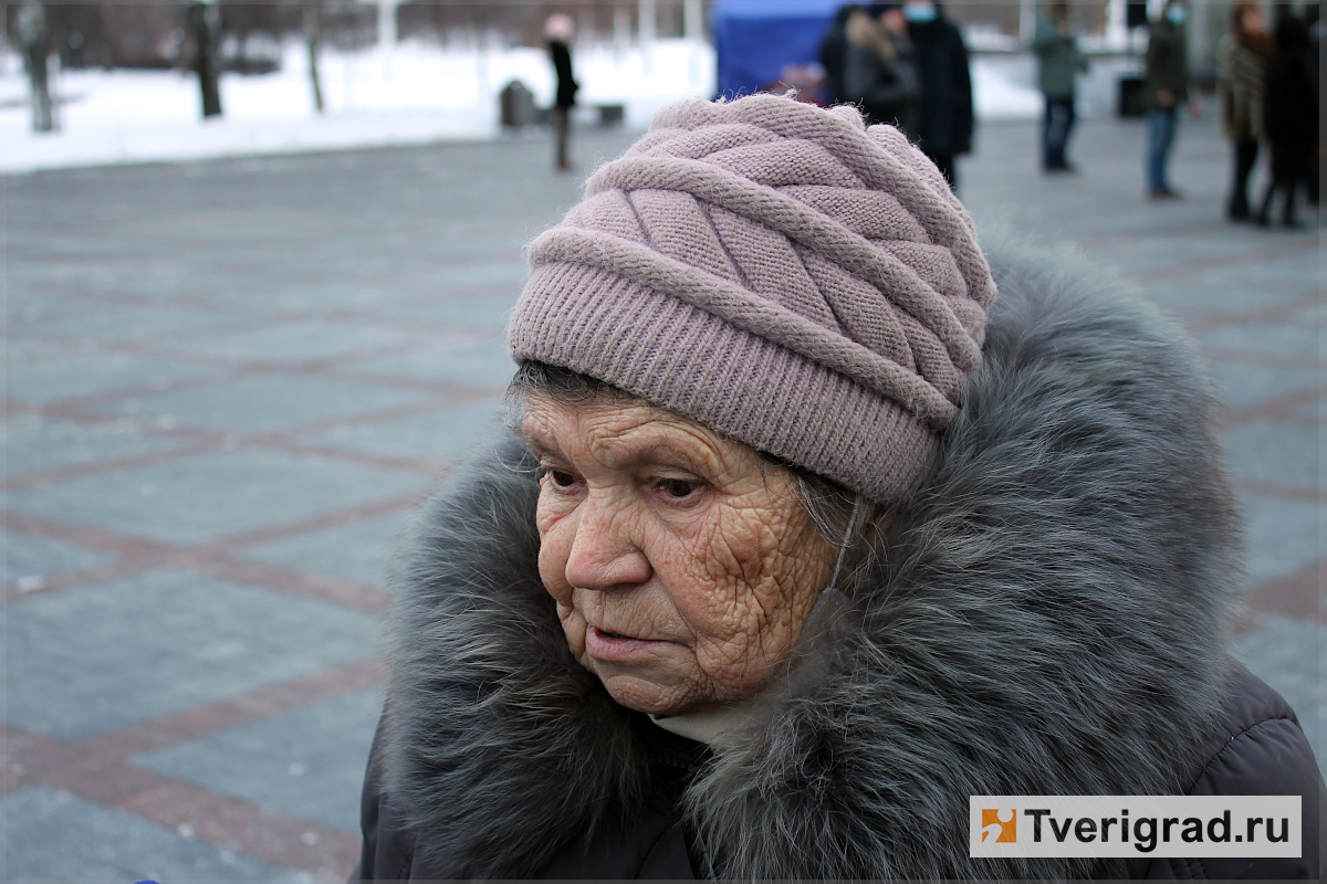 В Твери у Обелиска Победы возложили цветы в честь 78-летия снятия блокады  Ленинграда | Твериград