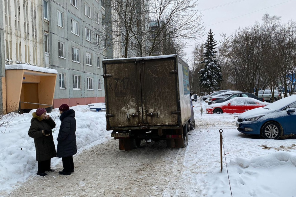 В Твери «Газель» чуть не раздавила пенсионерку во дворе дома в Южном |  Твериград