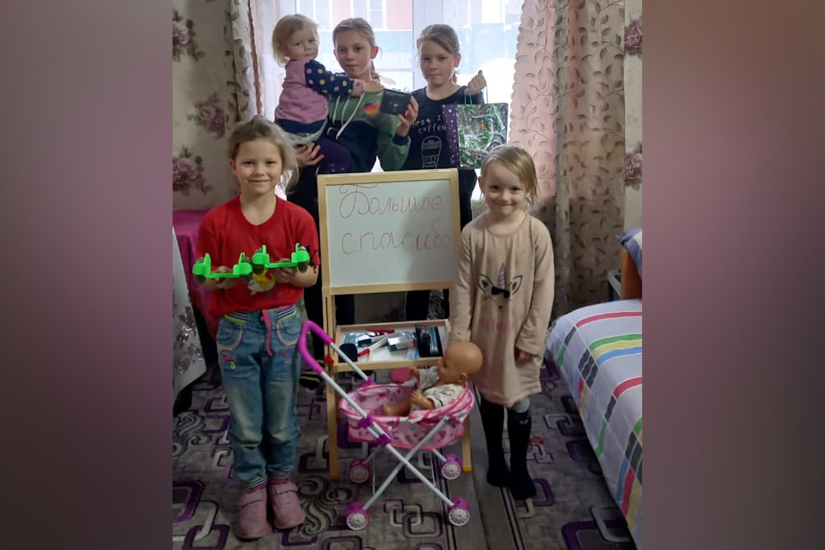 160 детей. модные детки ейск. 160 детей. усыновила 160 детей из блокадного ленинграда токтогон алтыбасарова. елка в ейске 2022.