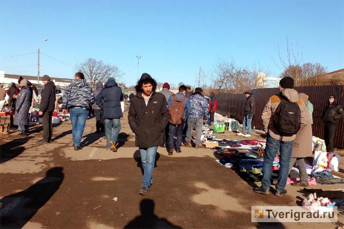 Секреты блошиного рынка: чем и почём торгуют на тверской барахолке |  Твериград