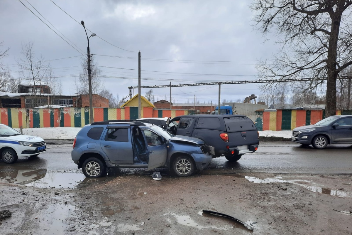 В Ржеве в столкновении двух авто пострадали пассажирка и водитель -  Тверская область - Новости