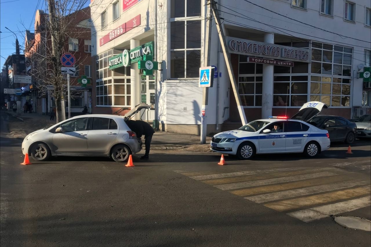 В Твери пешеход попал под колёса автомобиля на «зебре» | Твериград