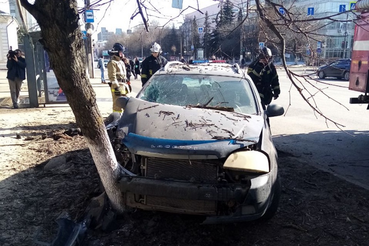 В больнице скончался пенсионер, которого легковушка сбила на автобусной  остановке в Твери | Твериград