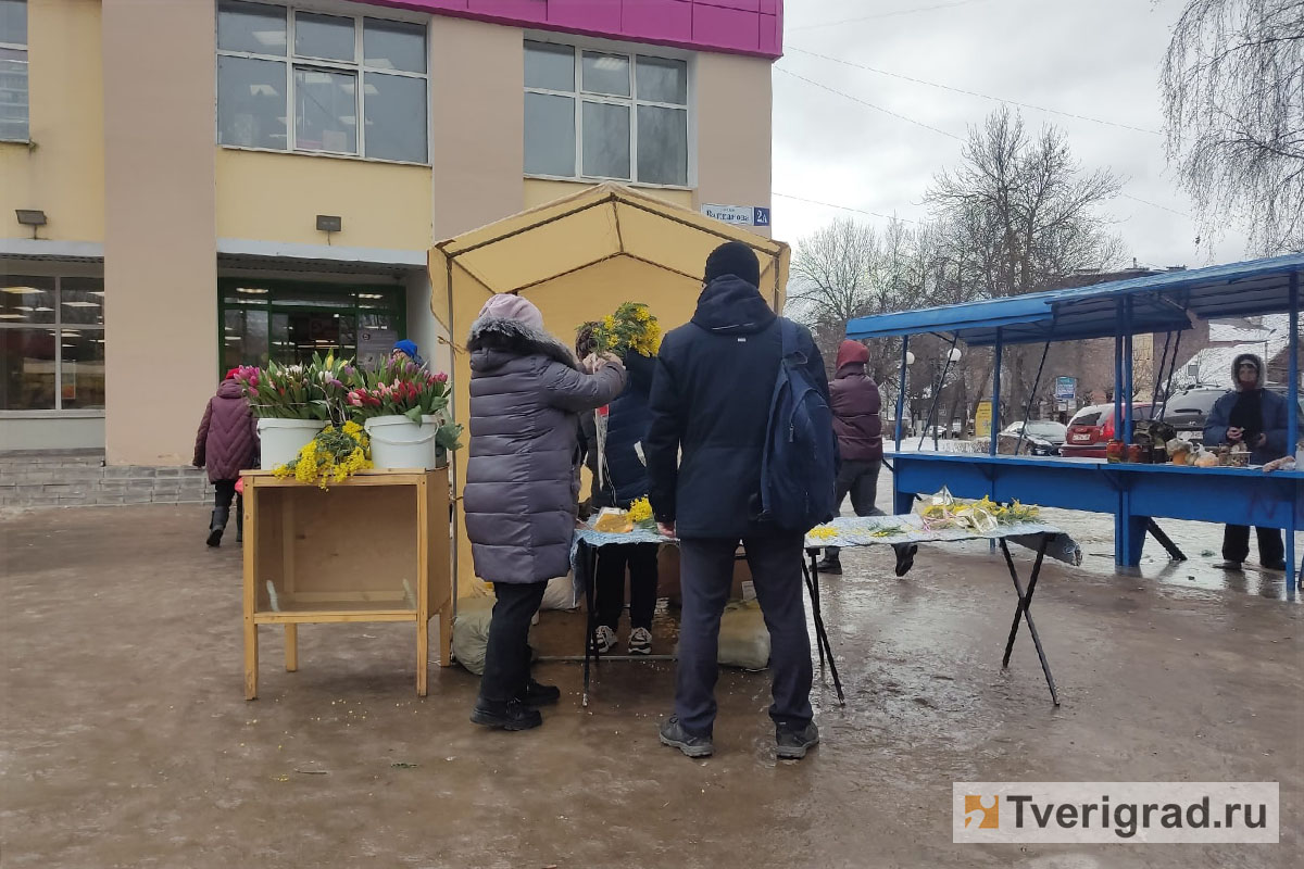 Опубликованы адреса всех точек уличной торговли цветами в Твери | Твериград