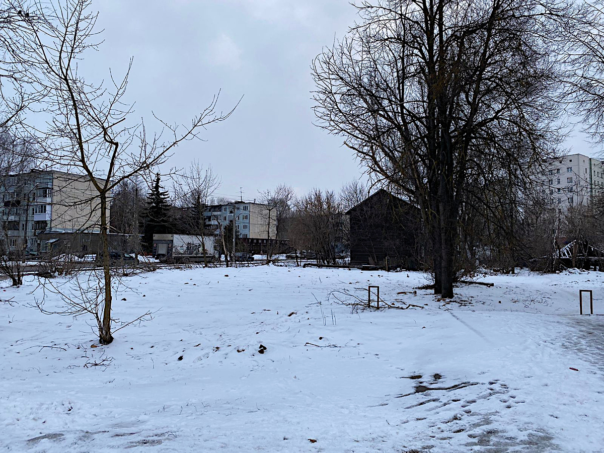 В Твери снесли опасный заброшенный дом, который несколько раз горел |  Твериград