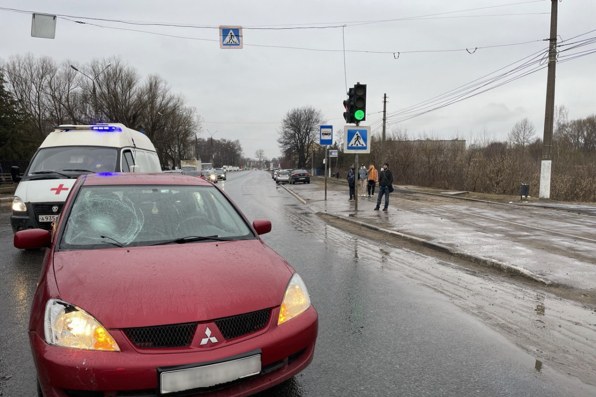 В Твери 12-летняя школьница попала под автомобиль и сломала предплечье |  Твериград