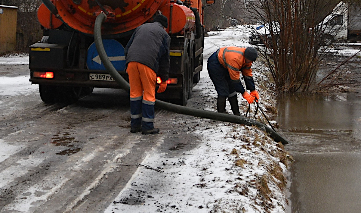 В Твери с улиц откачивают воду | Твериград