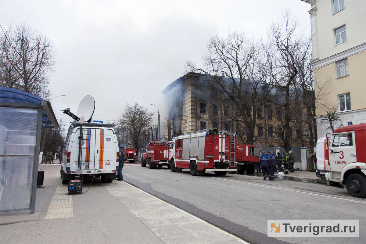 В Твери продлили перекрытие движения в Заволжье, введенное после страшного  пожара в НИИ | Твериград