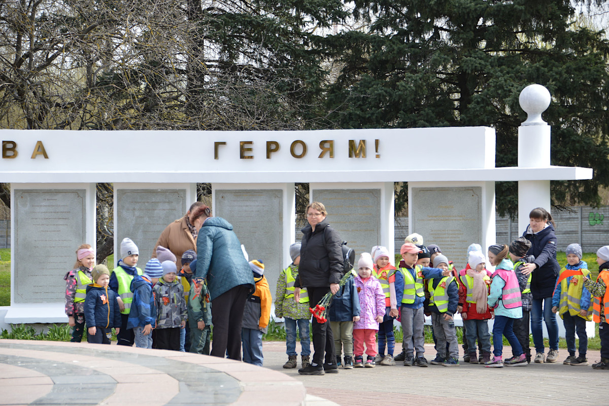 Глава Твери проверил благоустройство мемориальных зон и воинских  захоронений | Твериград