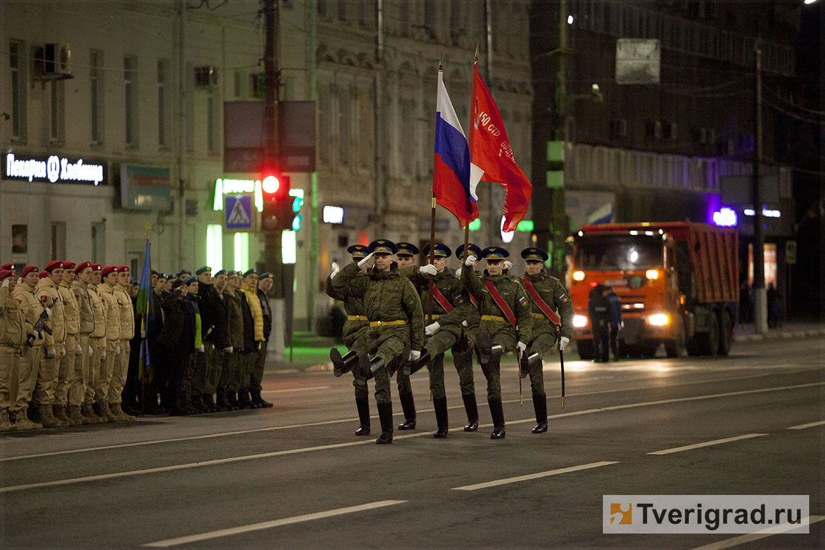 Парад победы тверь фото