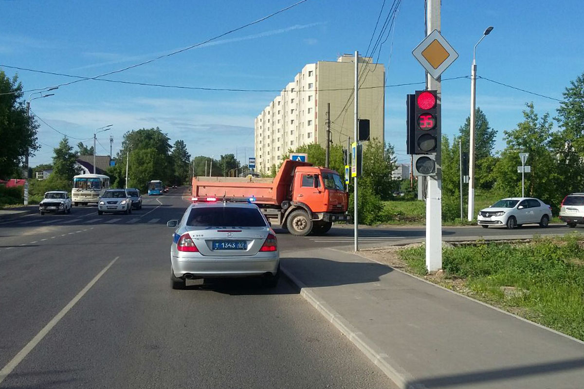 Камаз сбил женщину
