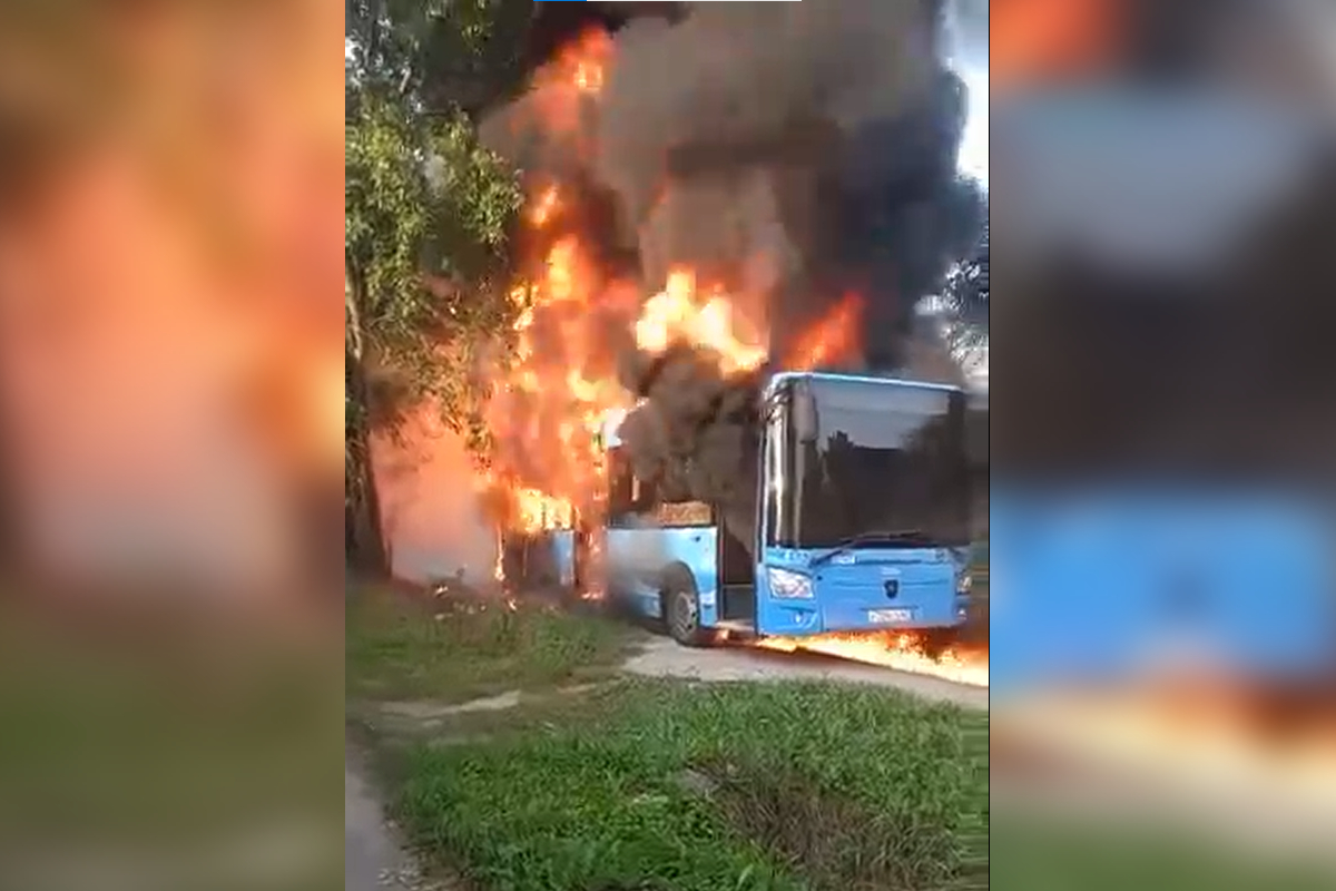 Сегодня утром в твери. В Твери сгорел автобус. Что сгорело в Твери.