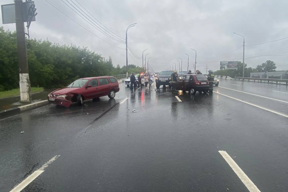 Твериград сегодня. 7 Августа Тверь авария на Восточном мосту. Авария на императорском мосту. Мост в машине.