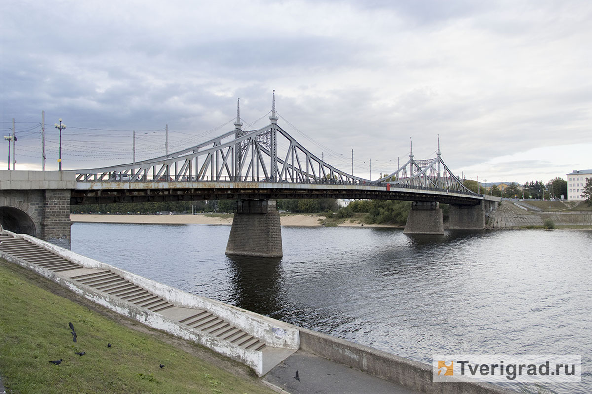 В Твери девушка упала в Волгу со Старого моста | Твериград