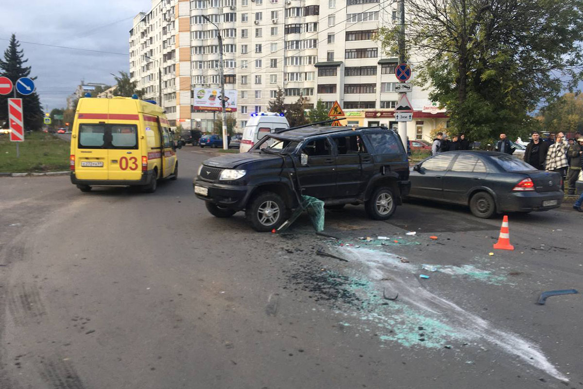 Серьёзное ДТП на площади Конституции в Твери: УАЗ перевернулся после  столкновения | Твериград