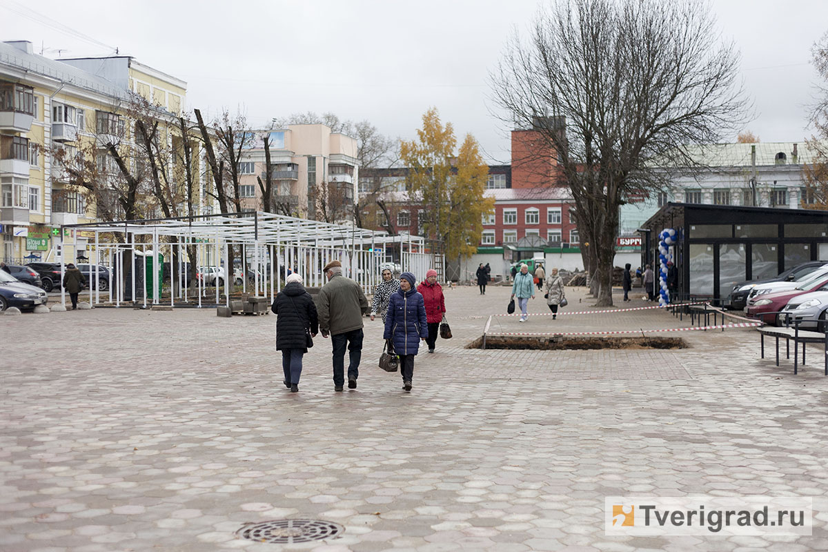 Компромиссное благоустройство: в Твери на бульваре Ногина строят фонтан и  современные торговые ряды | Твериград