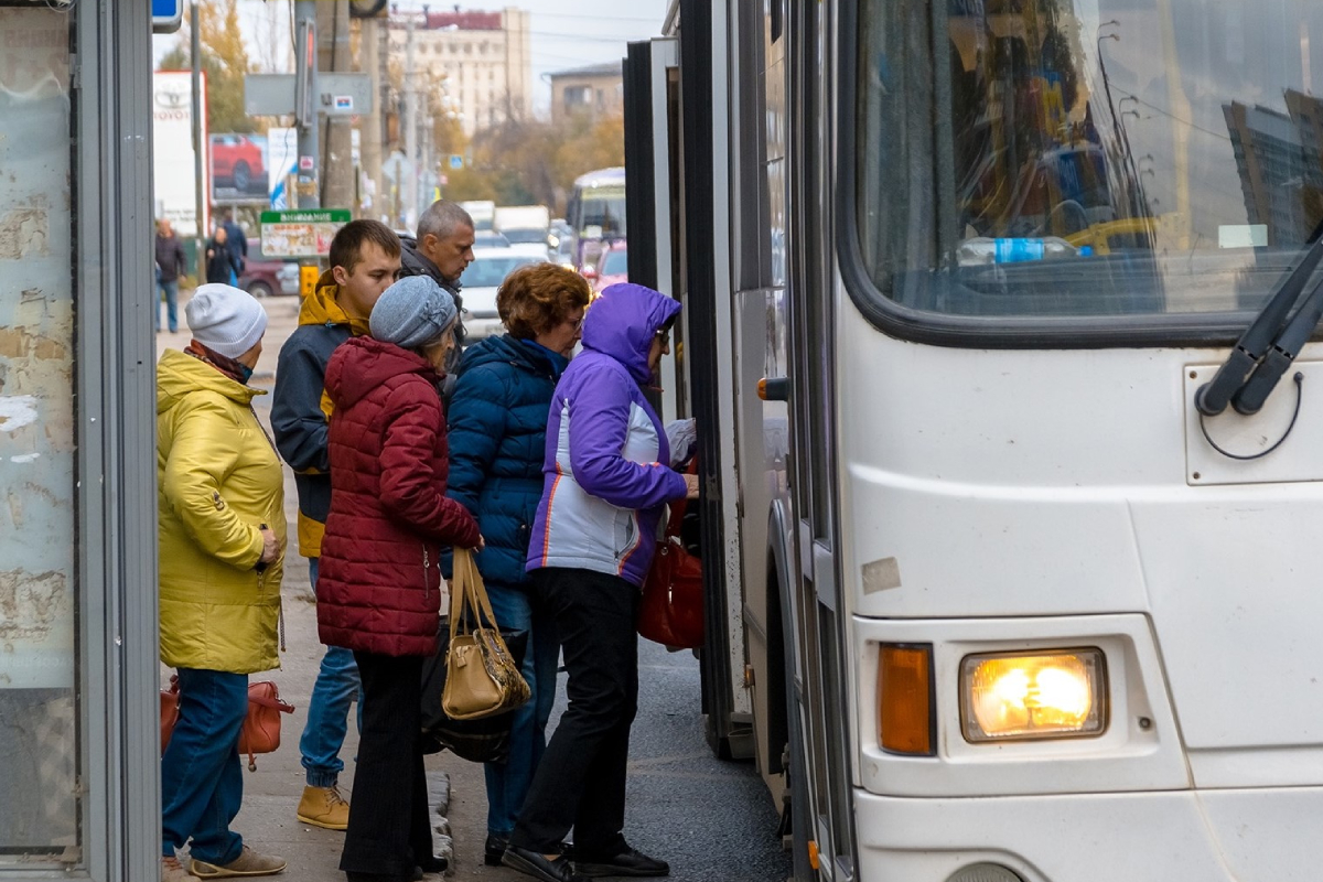 Заходите в автобус