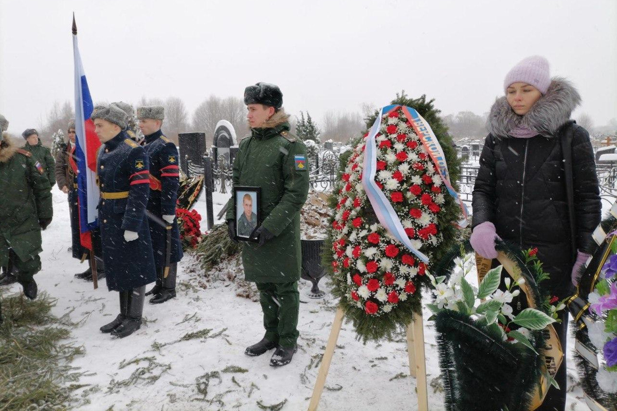 17 22 ноября. В Кашине простились с погибшим. Похороны военного погибшего. Могилы погибших в спецоперации.