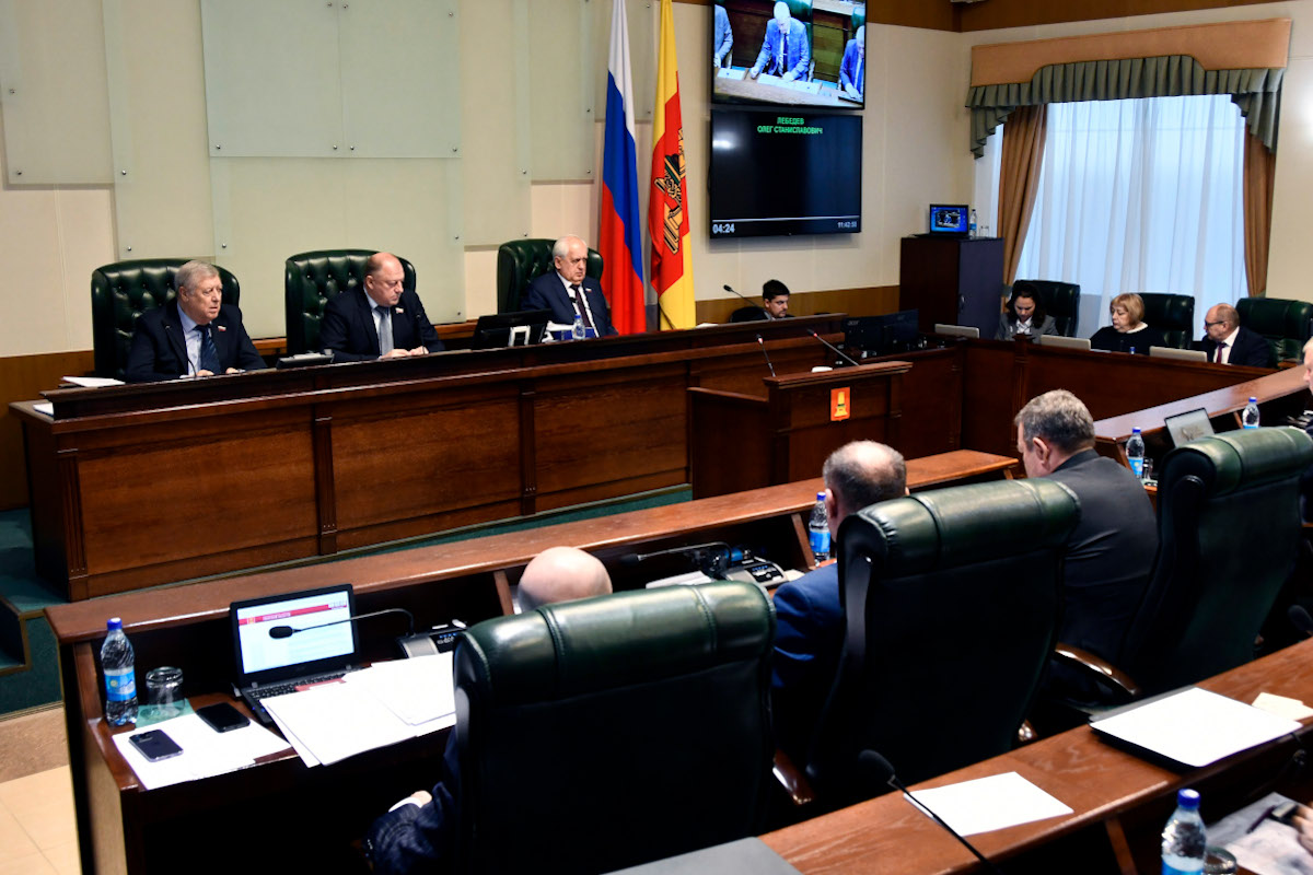 Заксобрание 2023. Заксобрание 2023. Заксобрание 2023. Заксобрание оренбург 12 заседание. Белый зал законодательное собрание.