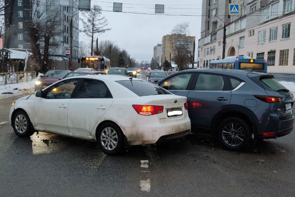 В столкновении на улице Благоева в Твери пострадал человек | Твериград