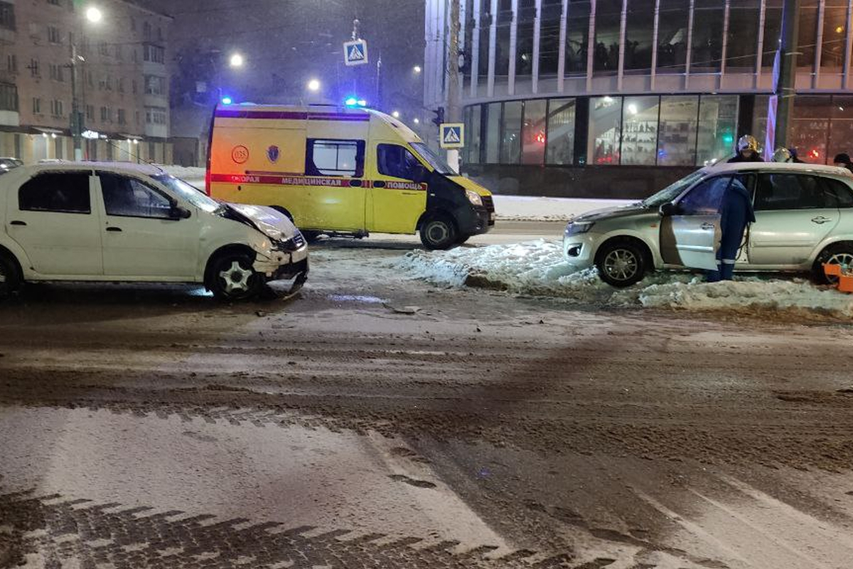 В Твери на Комсомольском проспекте в ДТП пострадала женщина | Твериград