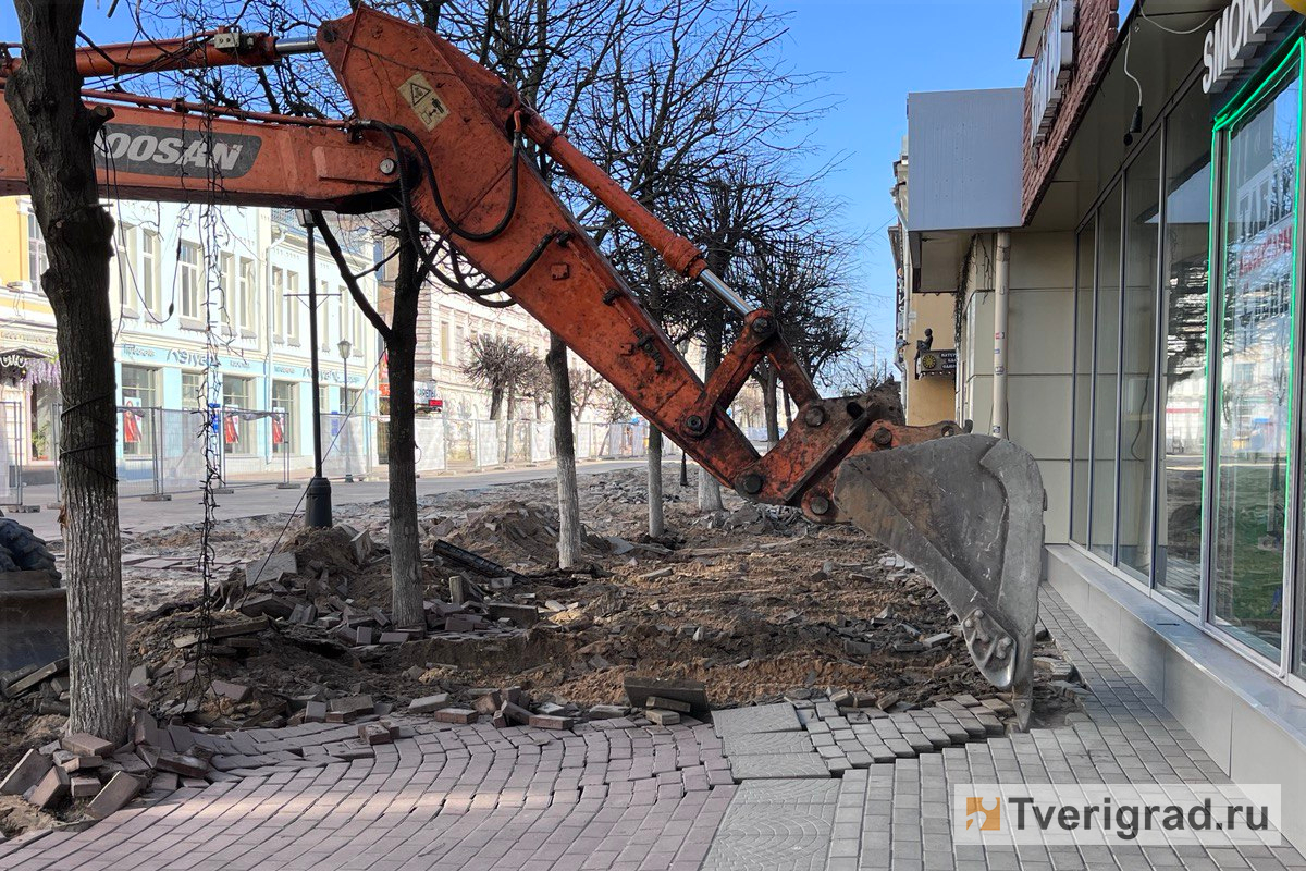 Баттл за красоту «Тверского Арбата»: репортаж с Трехсвятской, которая стала  самой шумной улицей города | Твериград