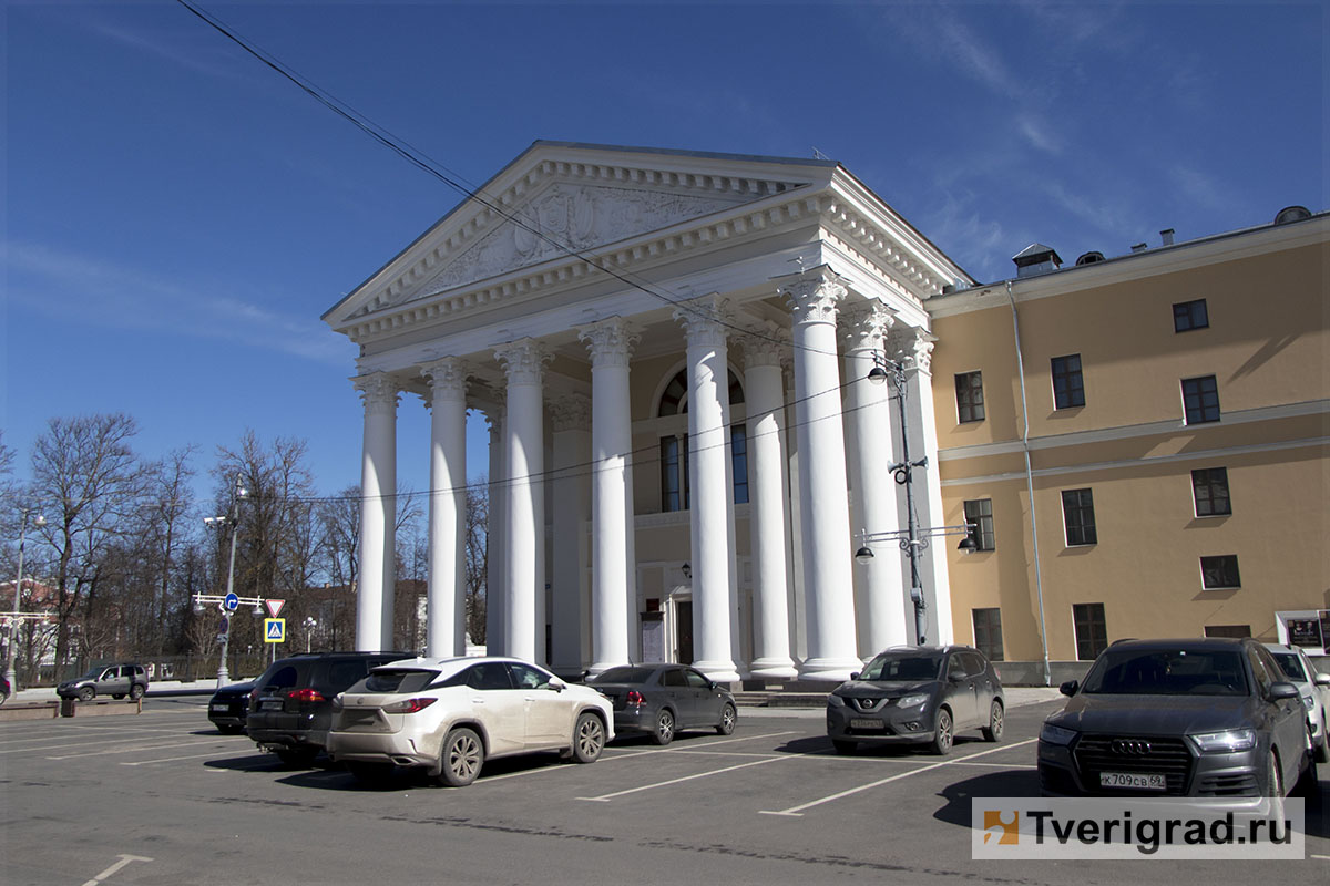 Из-за недобросовестного подрядчика в Тверской театр драмы не пришло дорогое  оборудование | Твериград