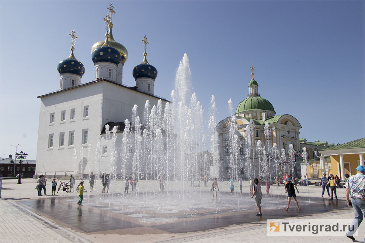 фонтан на соборной площади (16)