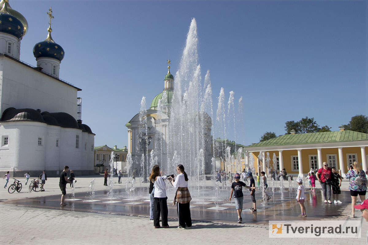 фонтан на соборной площади (6)