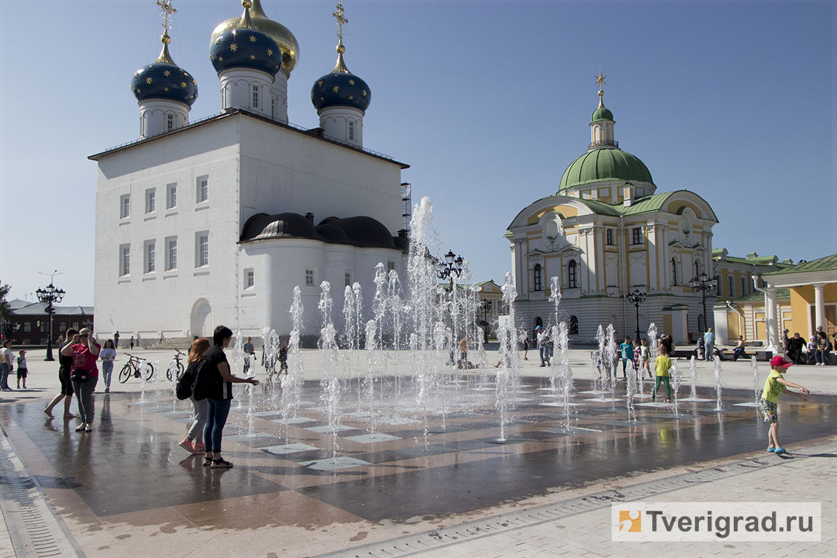 фонтан на соборной площади (9)