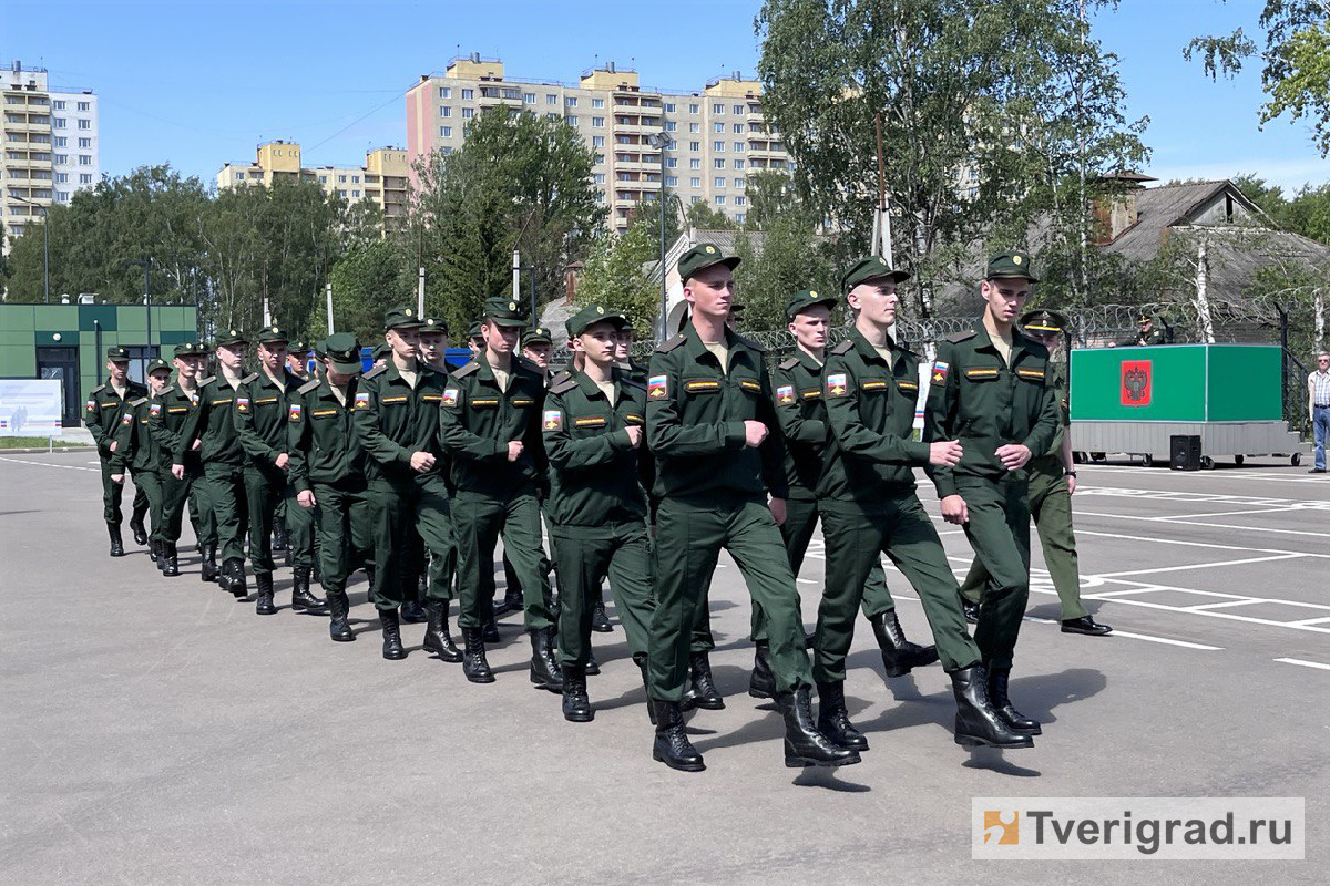 Самые сильные и красивые: 30 новобранцев из Тверской области отправились  служить в Семёновский полк | Твериград