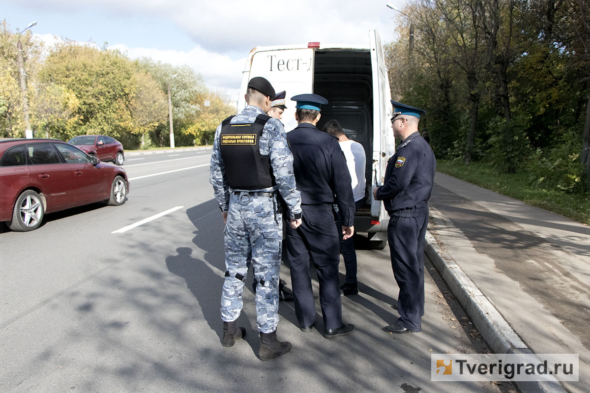 Должник в потоке: как проходят рейды по выявлению неплательщиков на дорогах  Твери - Тверь.Сегодня - Новости Твери и Тверской области