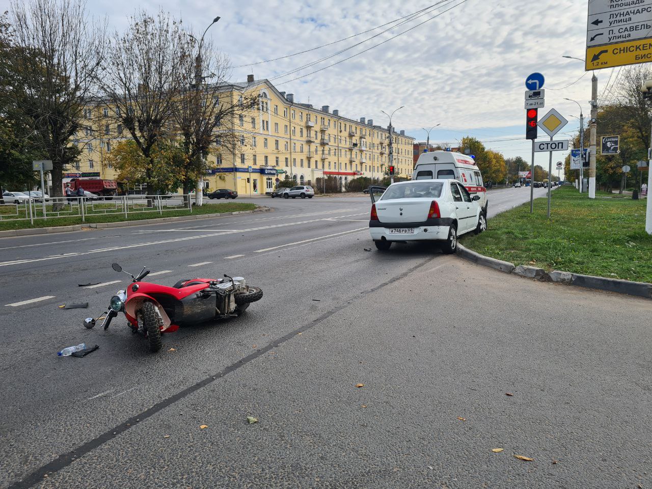 Житель Твери на мопеде протаранил автомобиль - Тверь.Сегодня - Новости  Твери и Тверской области