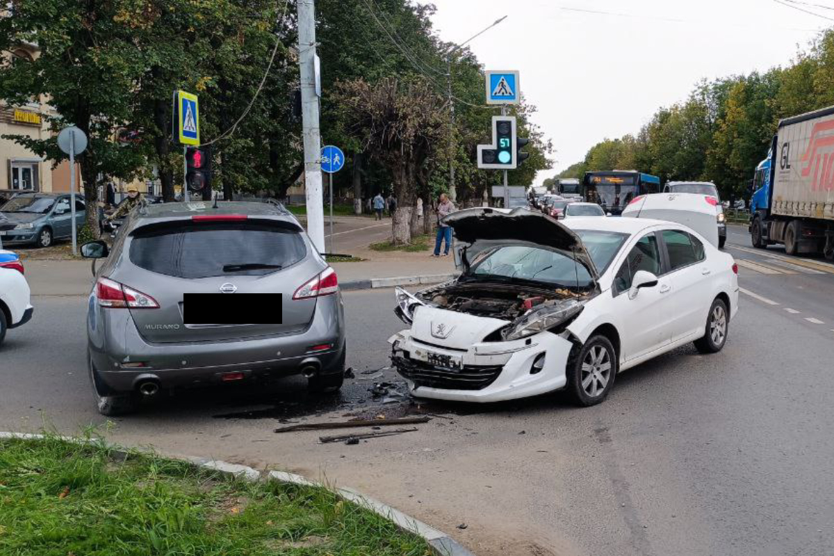 Опубликовано видео момента ДТП на Петербургском шоссе в Твери | Твериград