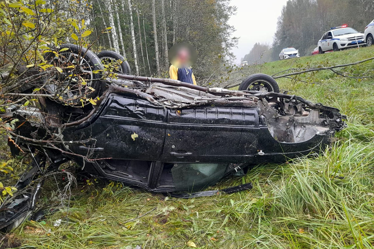 На трассе М-9 в Тверской области пассажирку выбросило из «кувыркавшегося»  автомобиля | Твериград