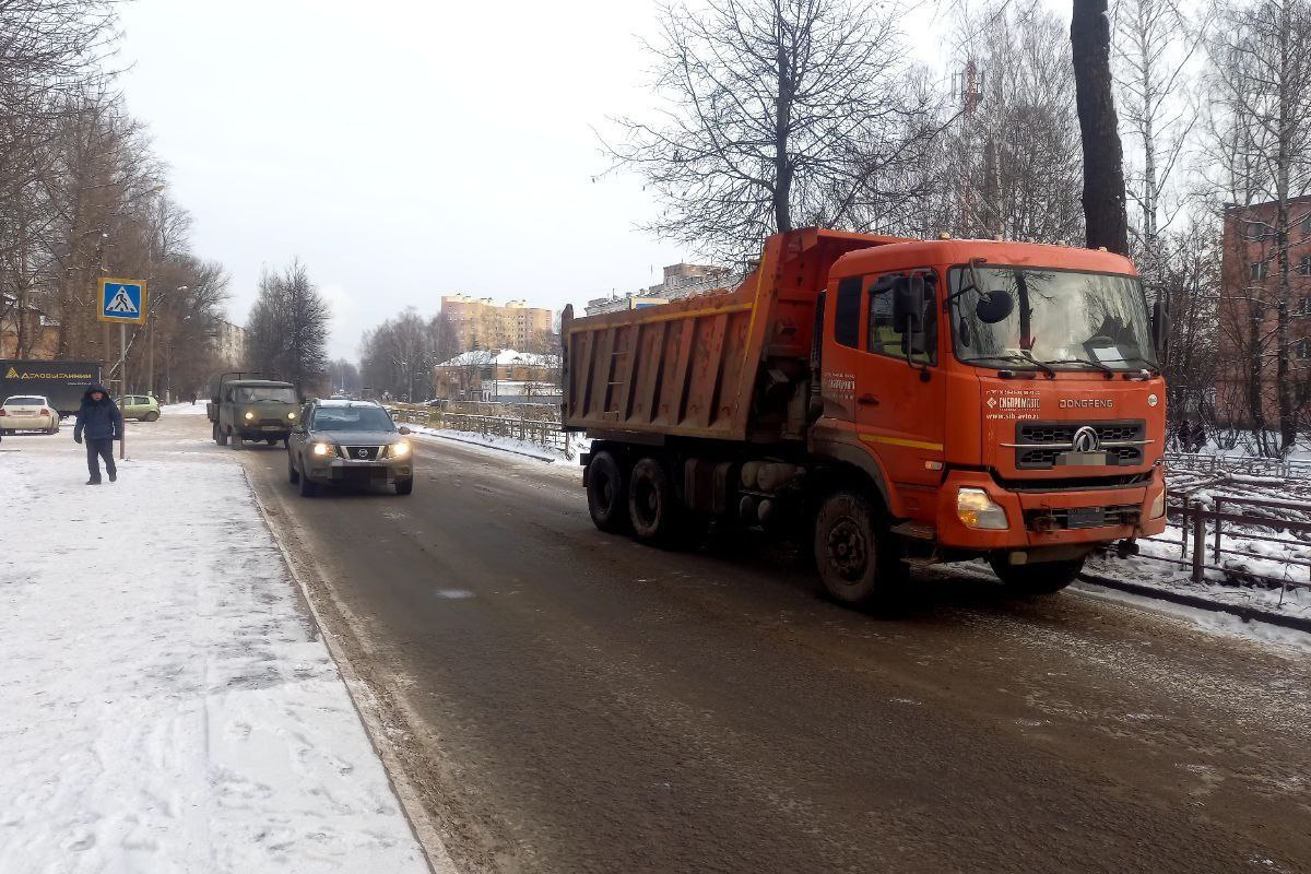 18-летняя девушка попала под колёса самосвала в Твери | Твериград