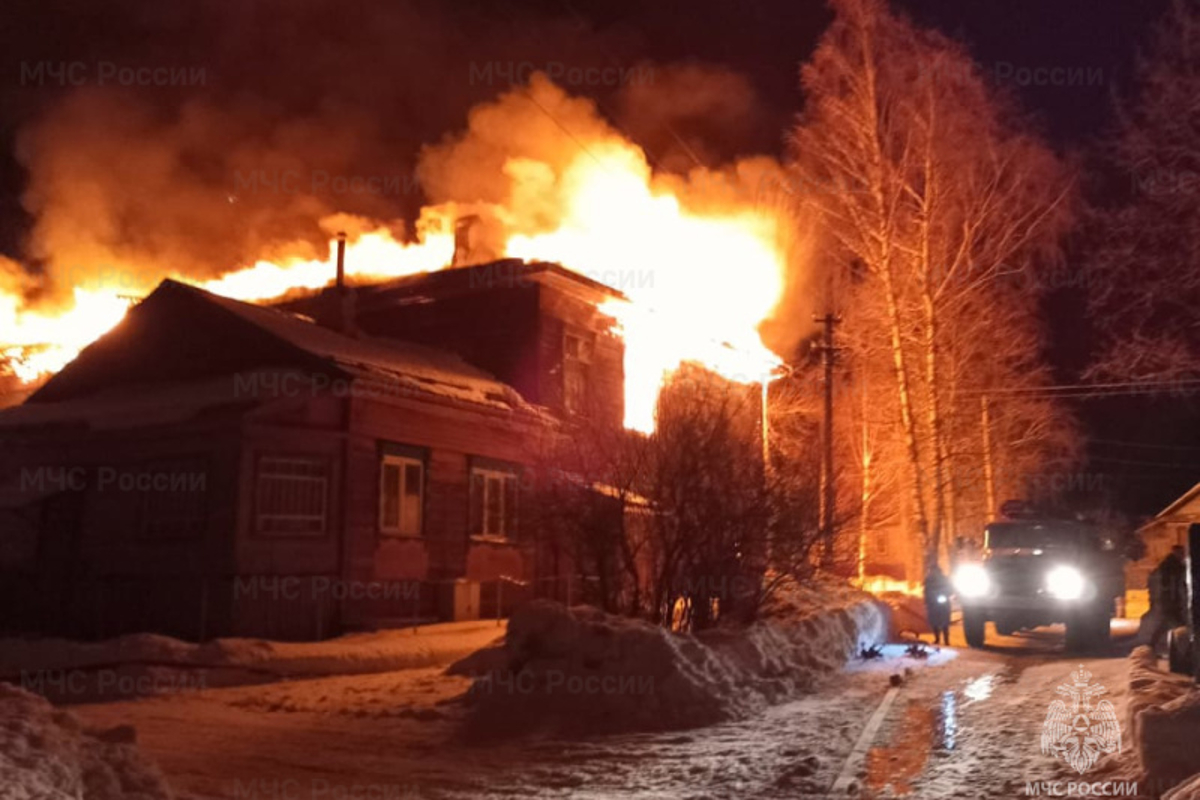 В Тверской области 13 человек смогли выбраться из полыхающего  многоквартирного дома | Твериград